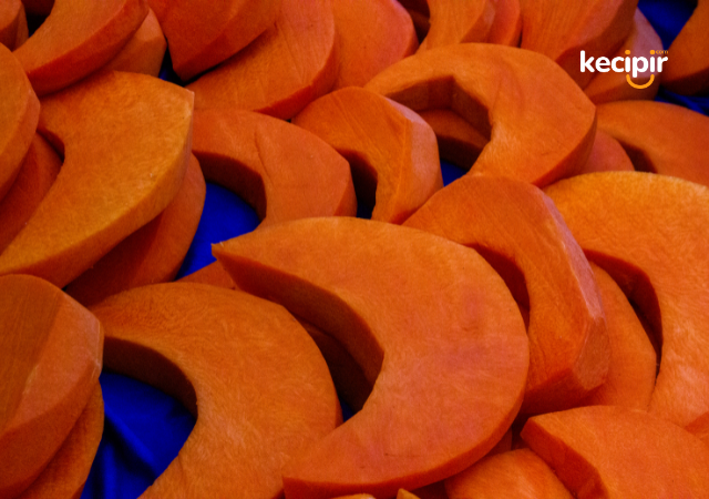 Foto Labu kupas yang suda dipotong berbentuk parang